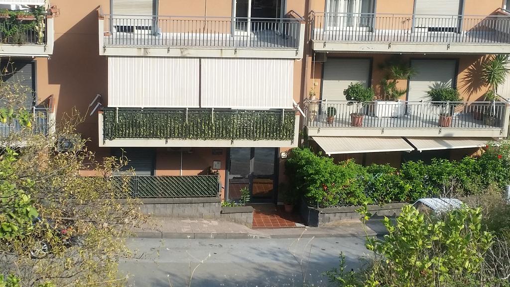 Baia Giardini Apartments Exteriör bild