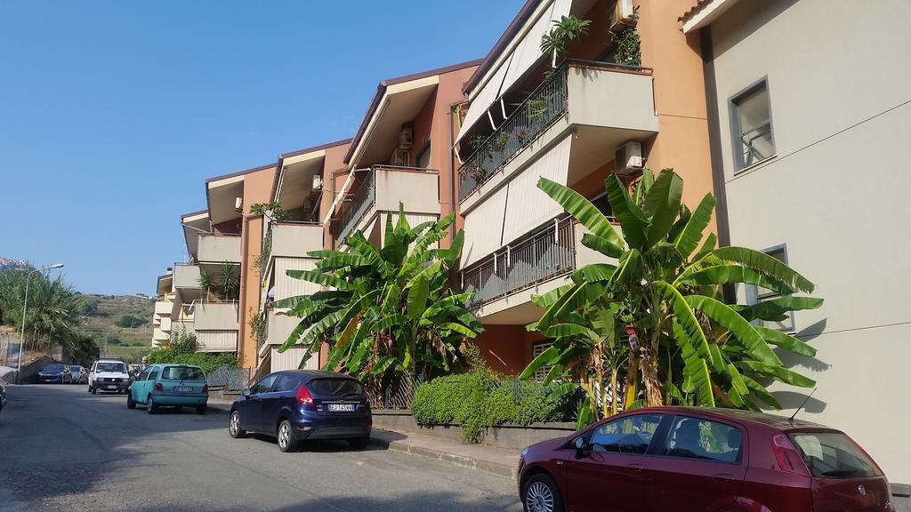 Baia Giardini Apartments Exteriör bild